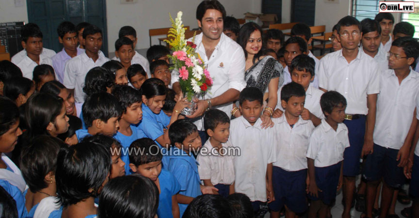 Actor Akash Celebrates Birthday in Blind School img