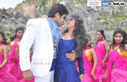 Akash and Riya in Dharma img